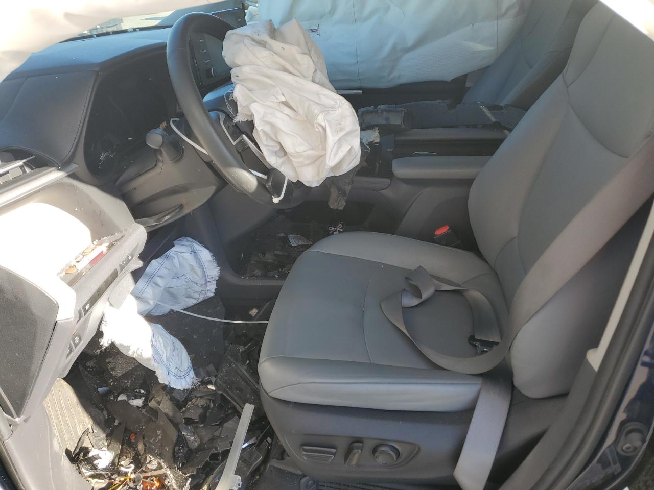 2024 TOYOTA SIENNA XLE VIN:5TDYRKEC3RS185324