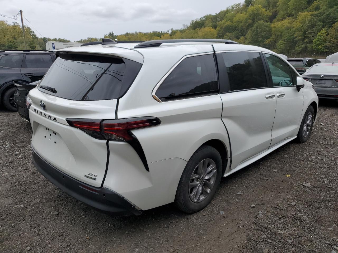 2022 TOYOTA SIENNA XLE VIN:5TDYRKECXNS119962