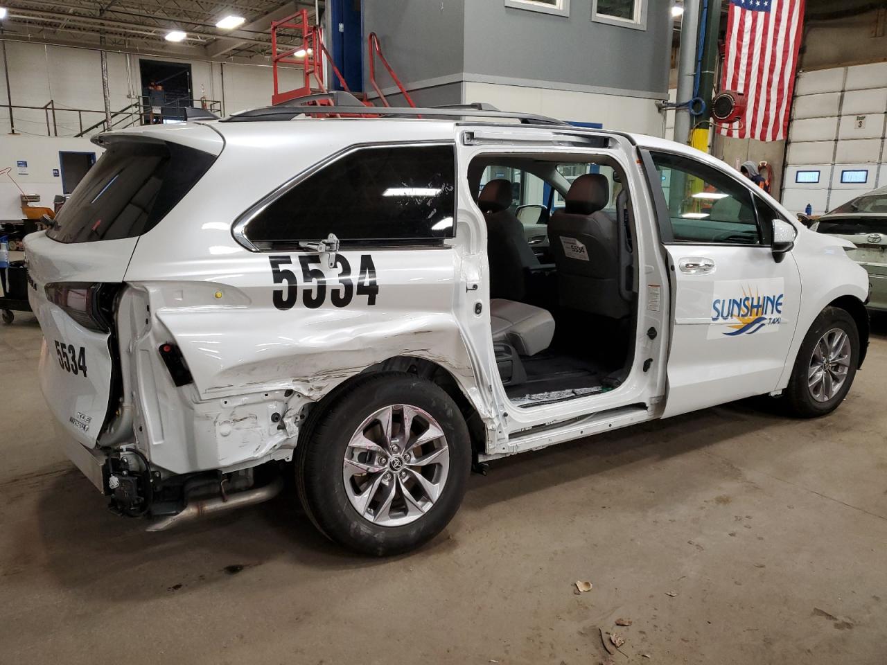 2024 TOYOTA SIENNA XLE VIN:5TDJRKEC1RS209234