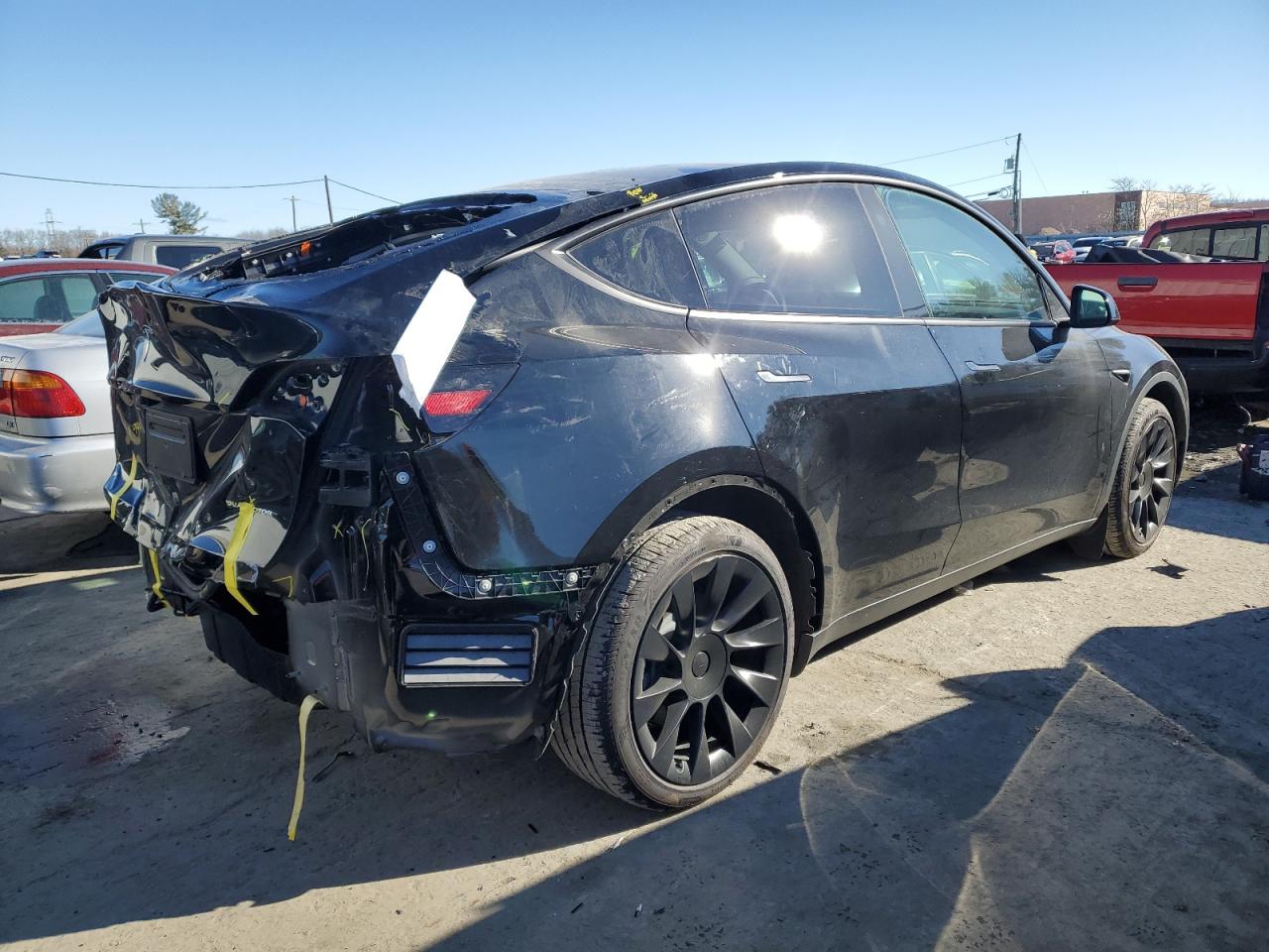 2024 TESLA MODEL Y  VIN:7SAYGAEE3RF004232
