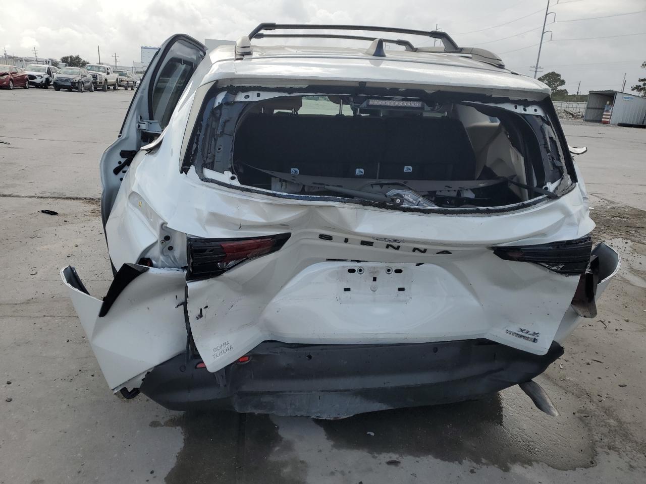 2024 TOYOTA SIENNA XLE VIN:5TDYRKEC0RS198998