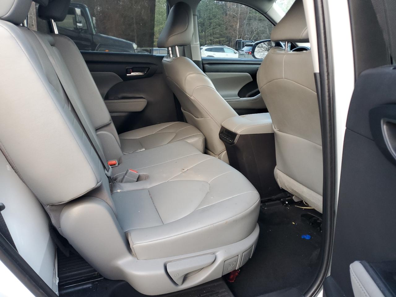 2022 TOYOTA HIGHLANDER XLE VIN:5TDGZRBH1NS165345