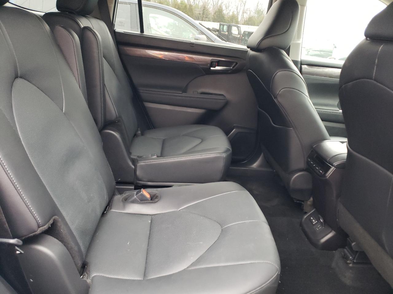 2024 TOYOTA HIGHLANDER LE VIN:5TDKDRBH4RS537386