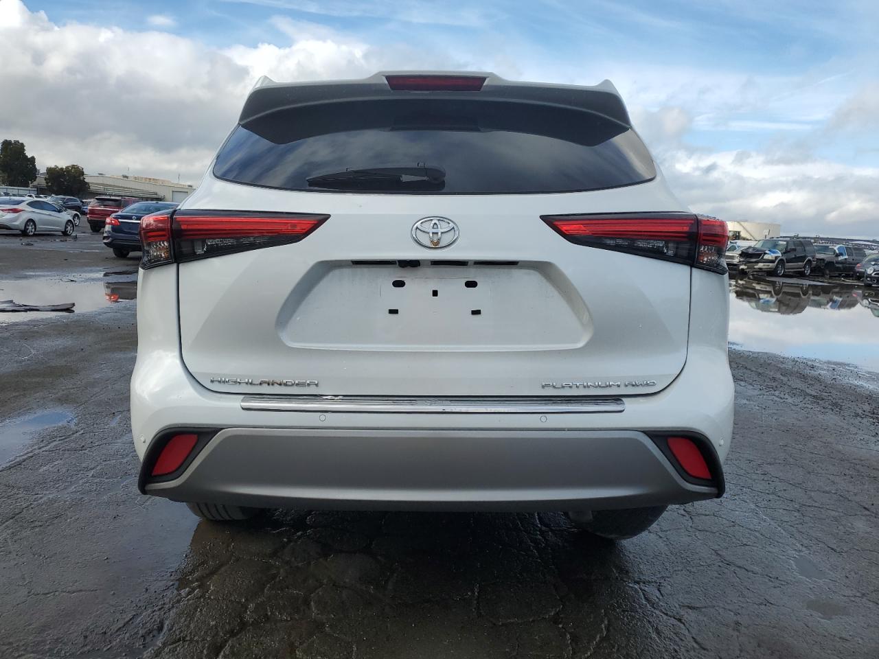 2022 TOYOTA HIGHLANDER PLATINUM VIN:5TDFZRBH0NS195786