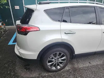 2018 Toyota RAV4 VIN: