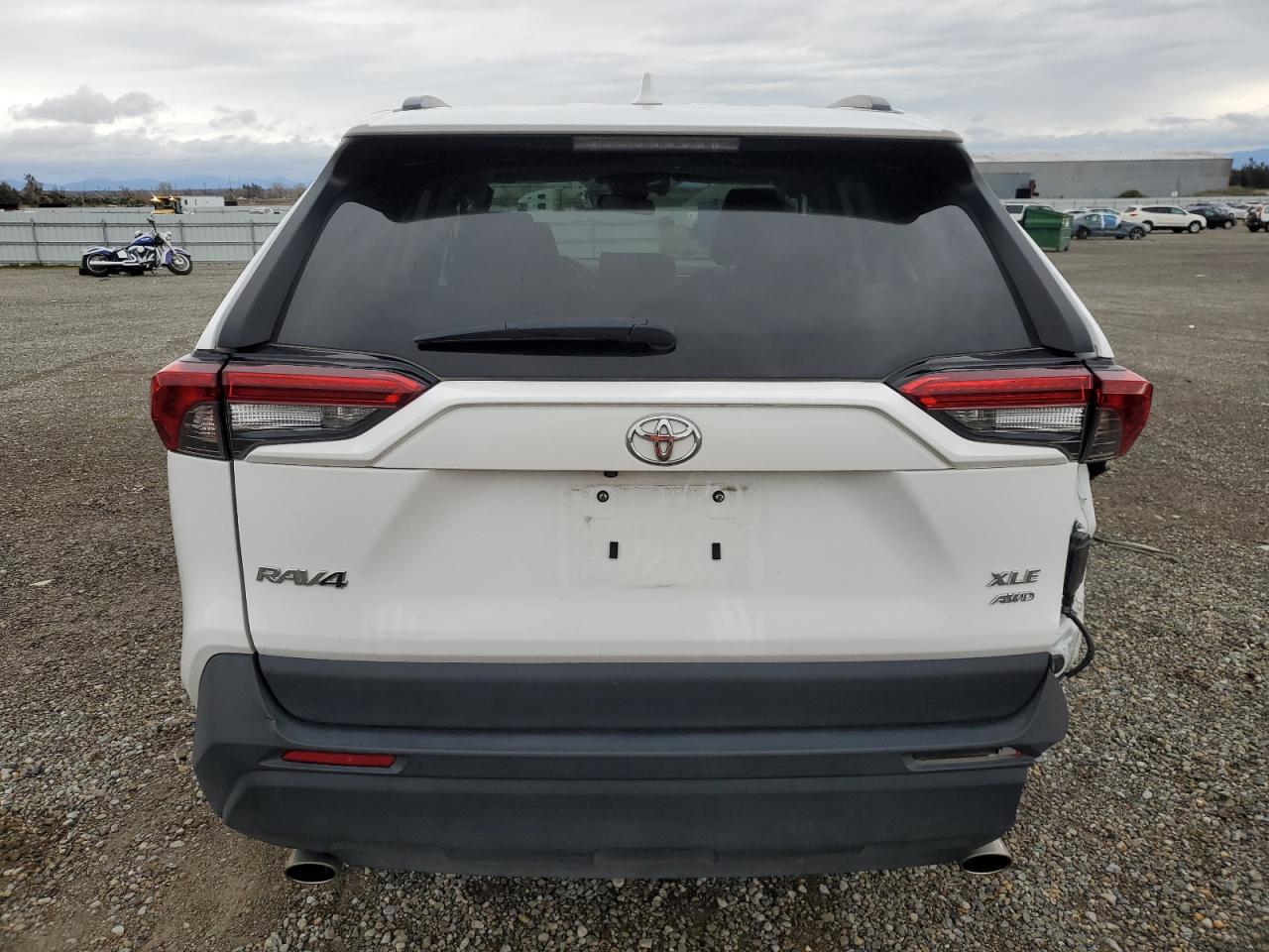 2022 TOYOTA RAV4 XLE VIN:2T3P1RFV0NC307806