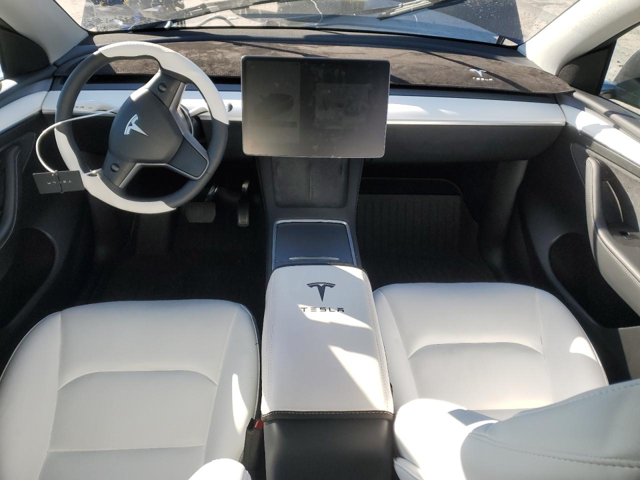 2024 TESLA MODEL Y  VIN:7SAYGDEE6RF995637