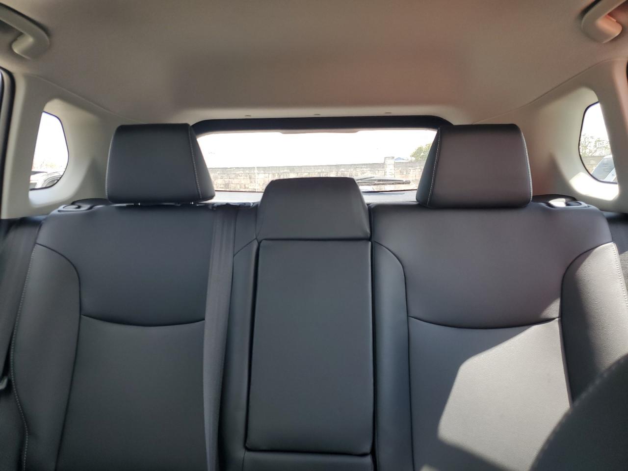2024 TOYOTA COROLLA CROSS XLE VIN:7MUDAABG3RV117053