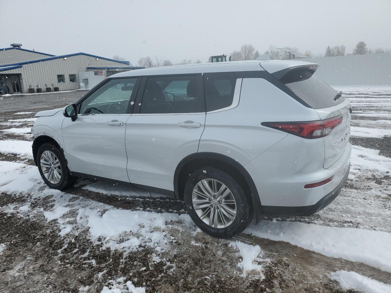 2023 MITSUBISHI OUTLANDER ES VIN:JA4J4TA88PZ028255