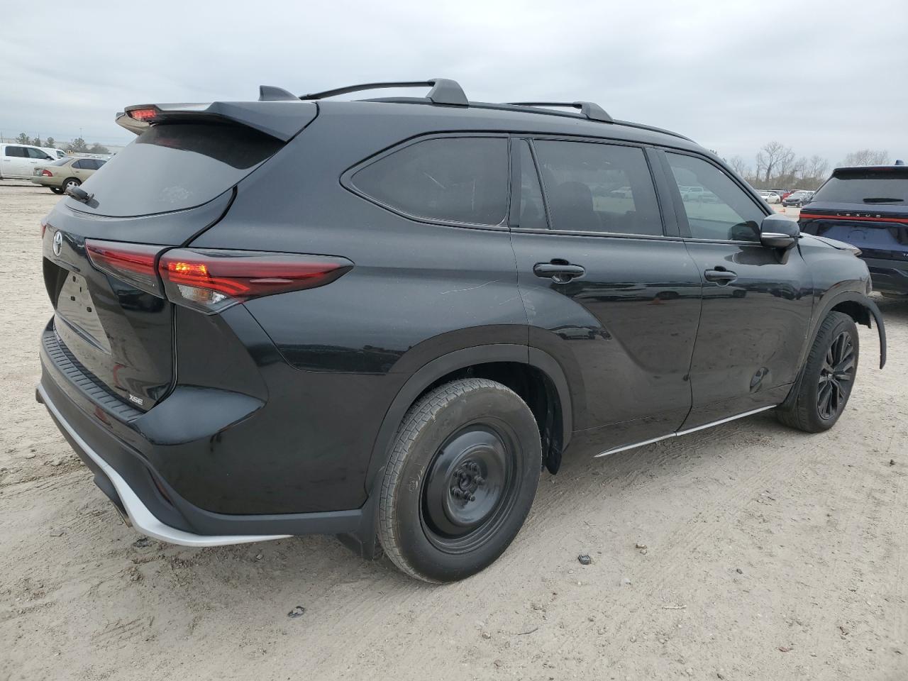 2024 TOYOTA HIGHLANDER LE VIN:5TDKDRAH4RS529886