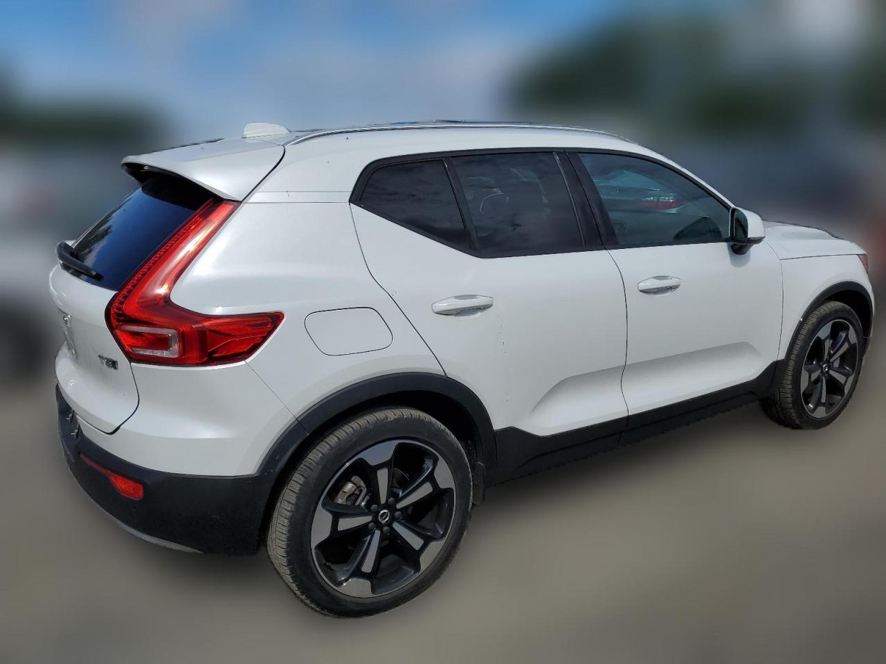 2022 VOLVO XC40 T5 MOMENTUM VIN:YV4162UK2N2720189