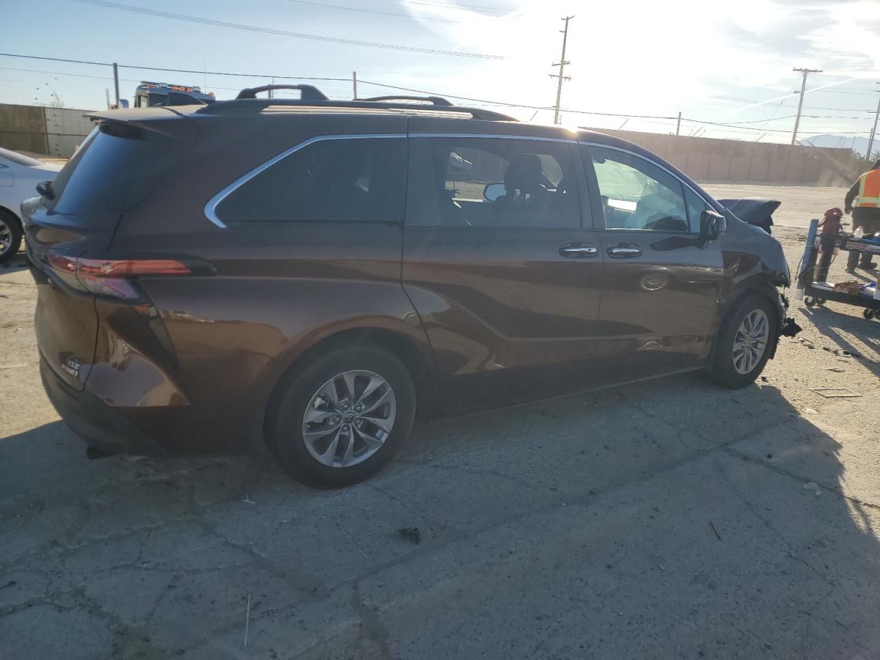 2022 TOYOTA SIENNA XLE VIN:5TDJRKEC7NS090079