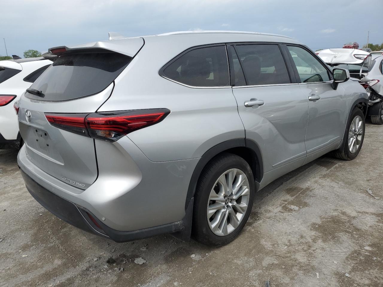 2022 TOYOTA HIGHLANDER LIMITED VIN:5TDDZRBH9NS233426