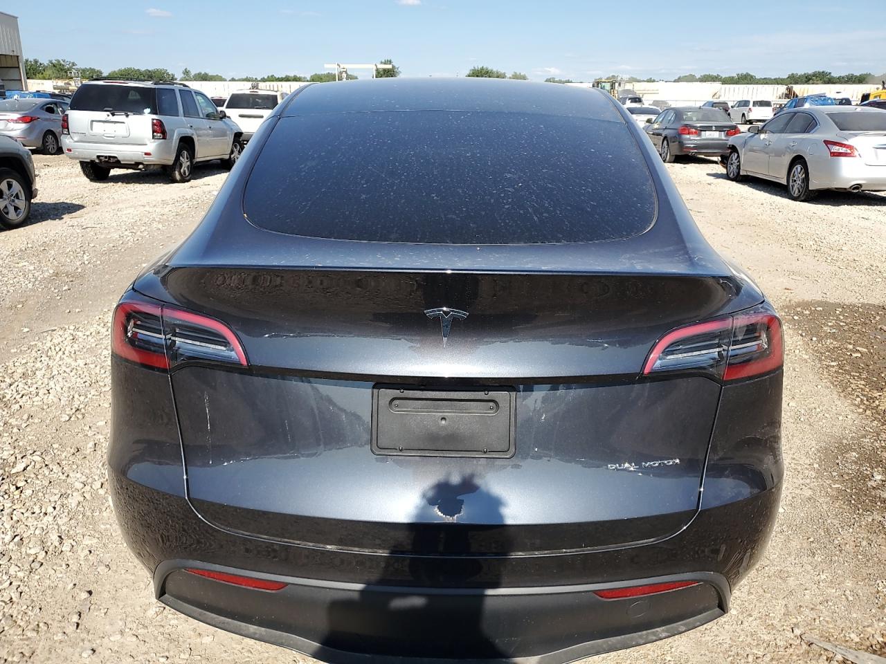 2024 TESLA MODEL Y  VIN:7SAYGDEE8RA225890