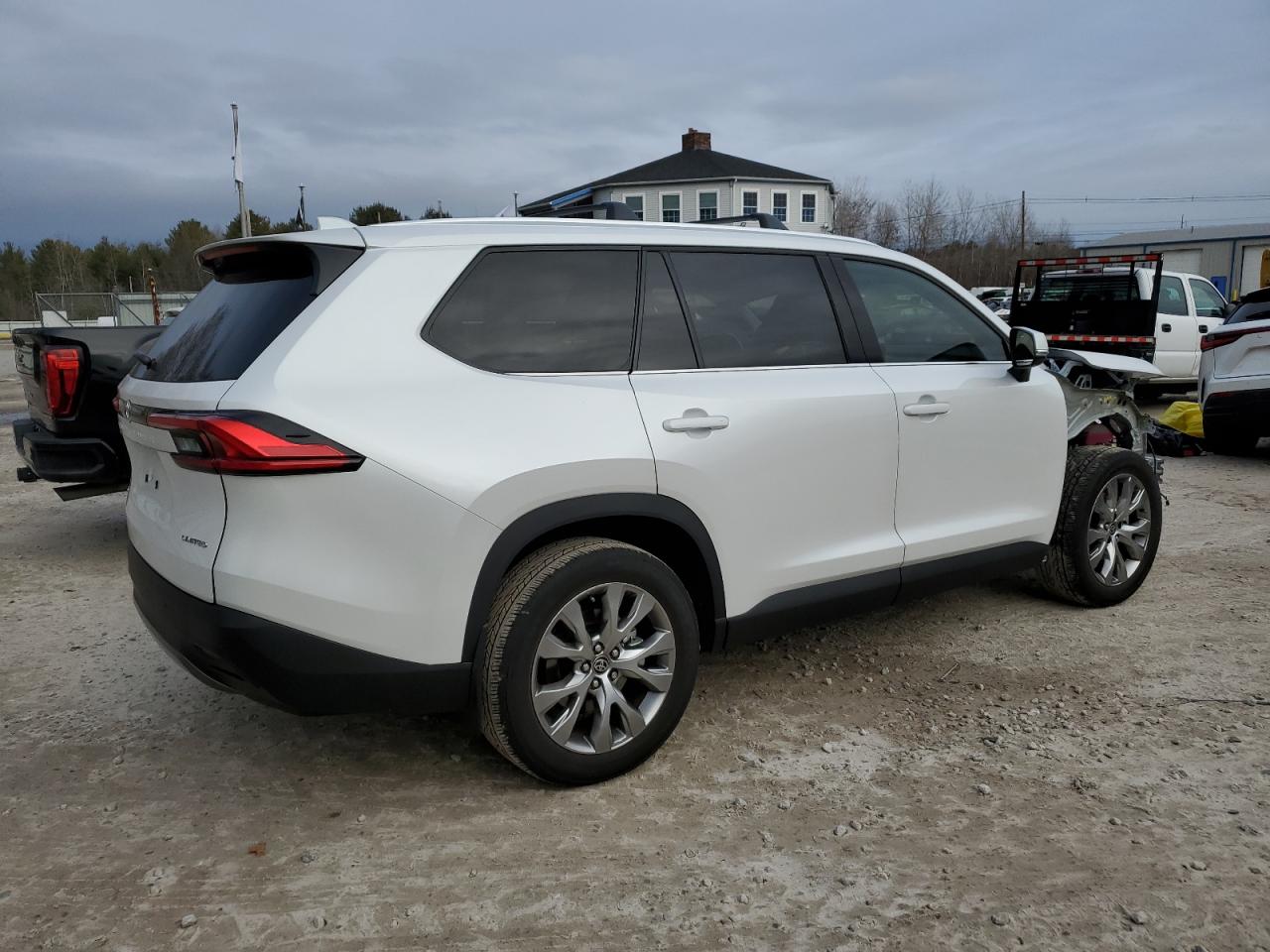 2024 TOYOTA GRAND HIGHLANDER XLE VIN:5TDAAAB59RS040670