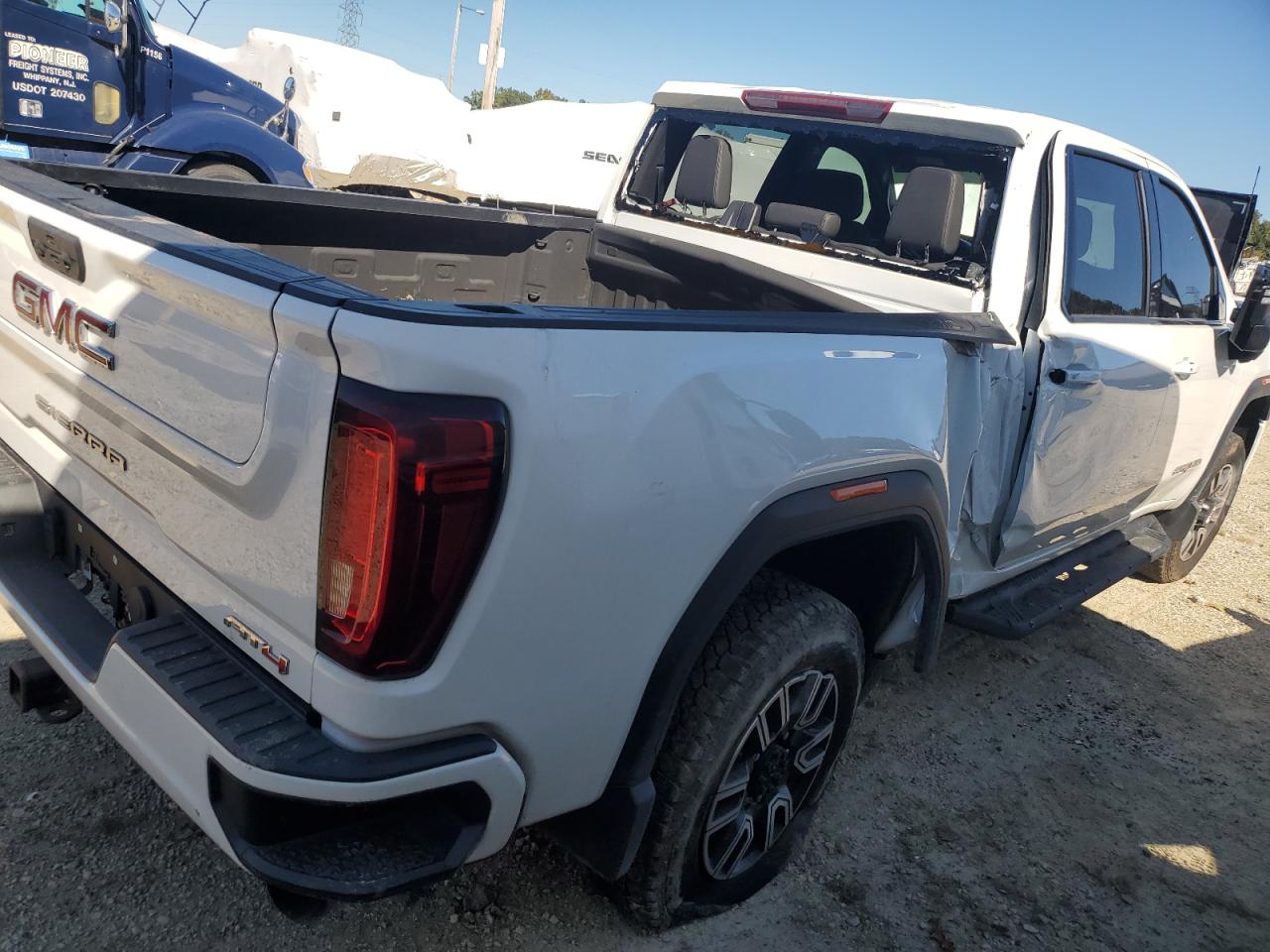 2022 GMC SIERRA K2500 AT4 VIN:1GT49PEYXNF135425