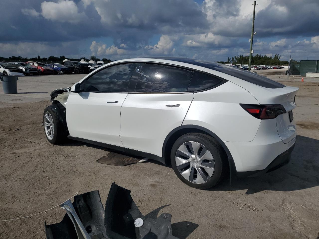 2024 TESLA MODEL Y  VIN:7SAYGDEE1RA282416