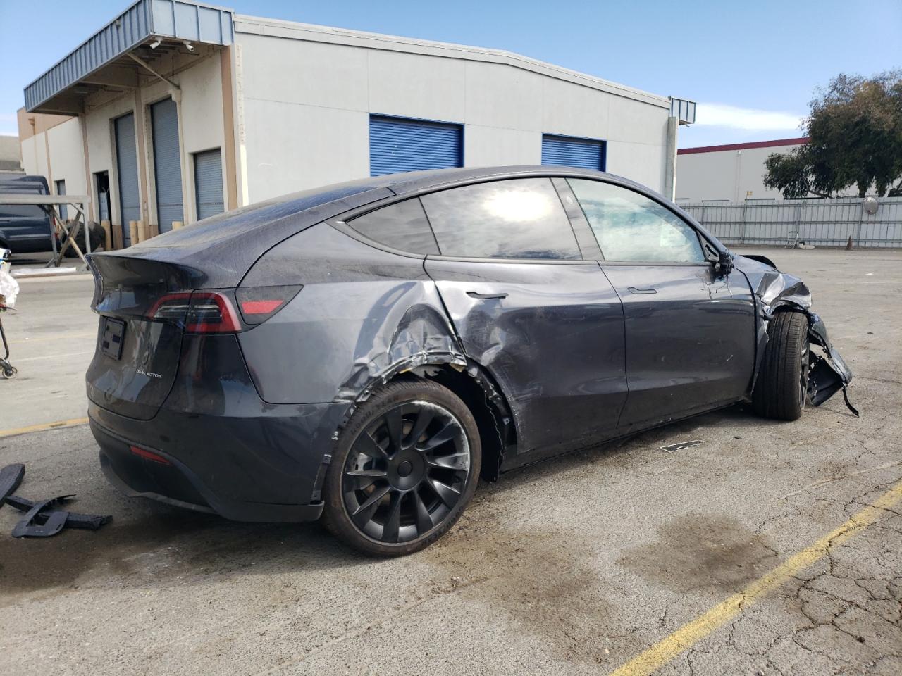 2024 TESLA MODEL Y  VIN:7SAYGDEE0RF118383