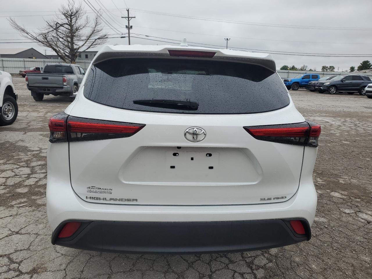 2022 TOYOTA HIGHLANDER XLE VIN:5TDHZRBH7NS235919