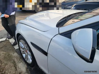 2016 Jaguar XF VIN: