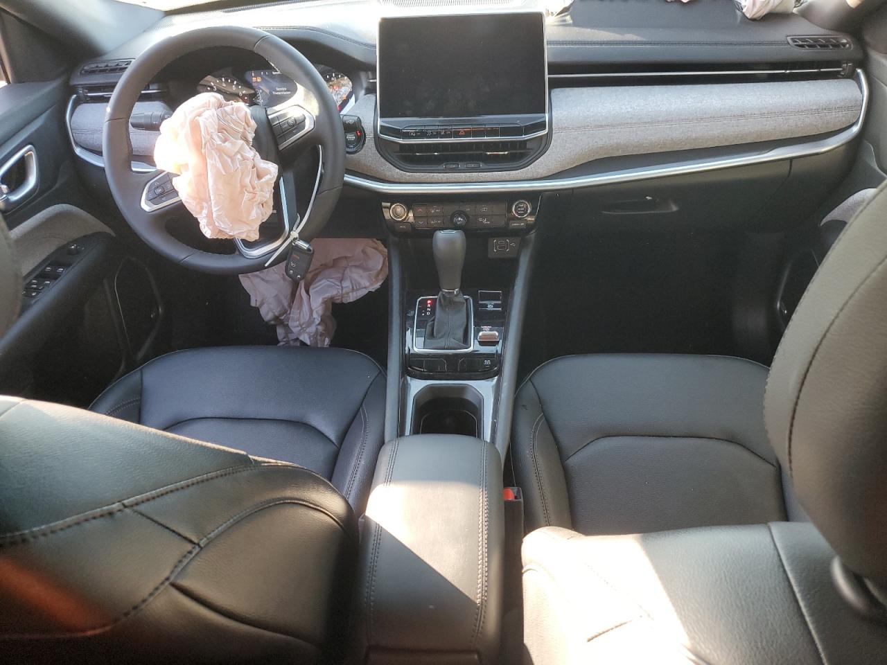 2024 JEEP COMPASS LATITUDE LUX VIN:3C4NJDFN8RT154145