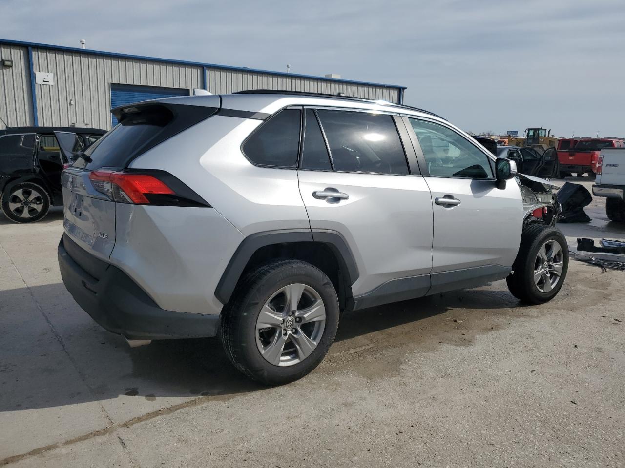 2024 TOYOTA RAV4 XLE VIN:2T3W1RFV2RC263986