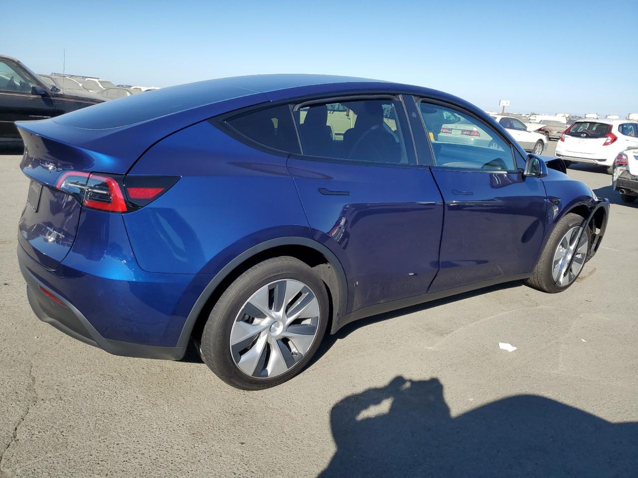 2024 TESLA MODEL Y  VIN:7SAYGDEE5RF981552