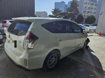 2016 Toyota Prius v VIN: