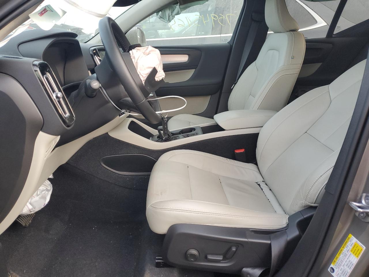 2022 VOLVO XC40 T5 MOMENTUM VIN:YV4162UK2N2733590