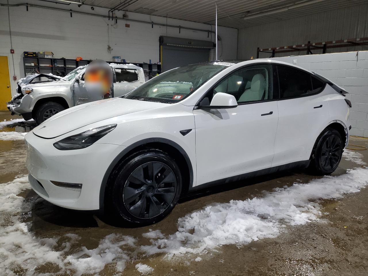 2024 TESLA MODEL Y  VIN:7SAYGAEE8RF112801
