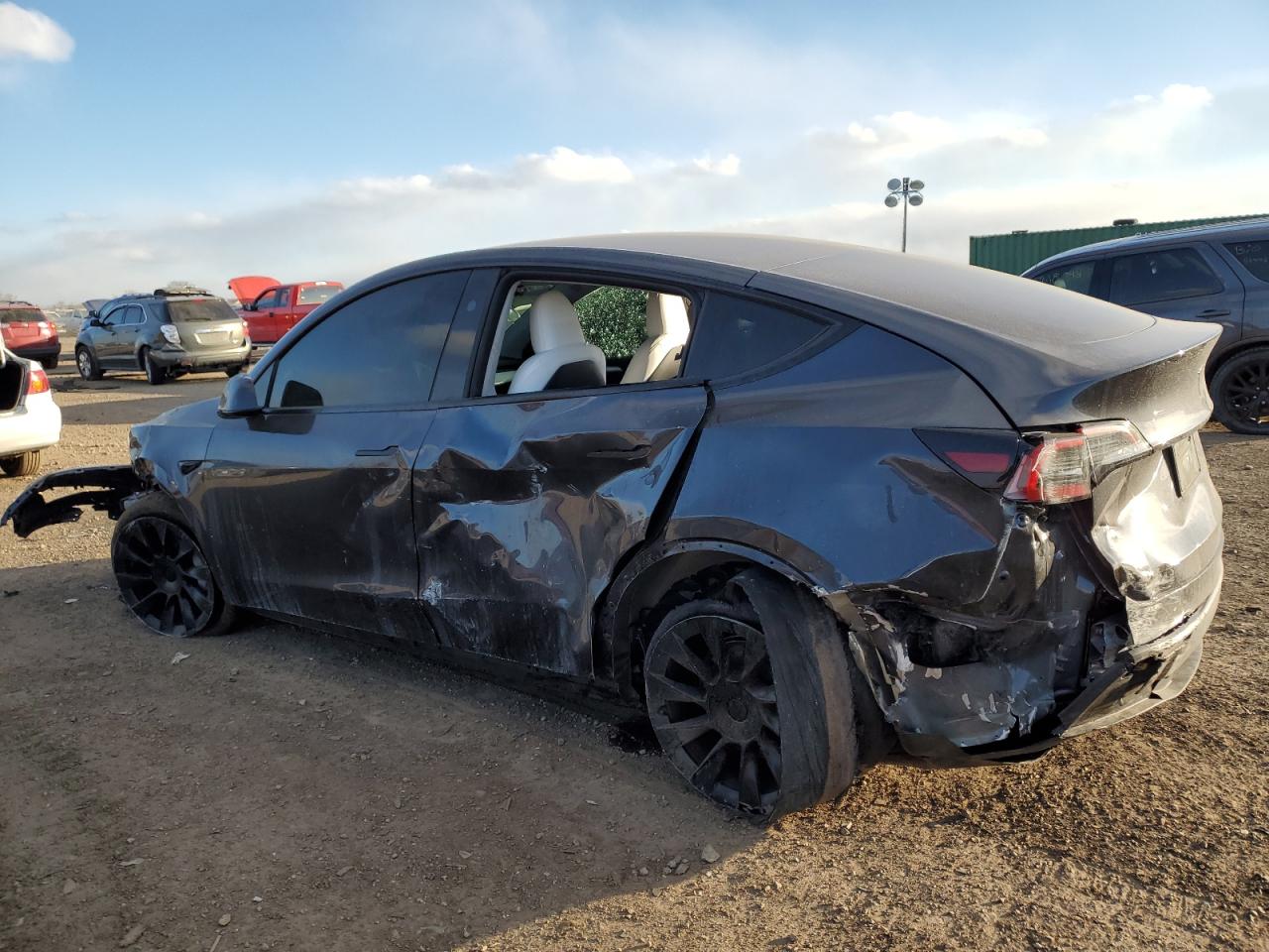 2024 TESLA MODEL Y  VIN:7SAYGDEEXRA234400