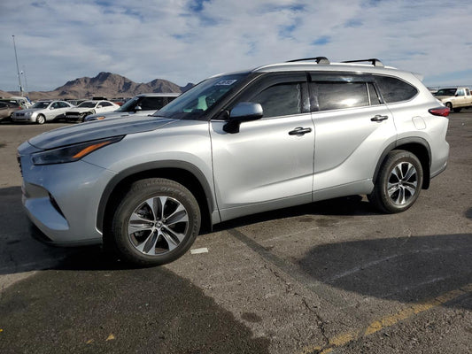 2022 TOYOTA HIGHLANDER XLE VIN:5TDHZRBH1NS586955