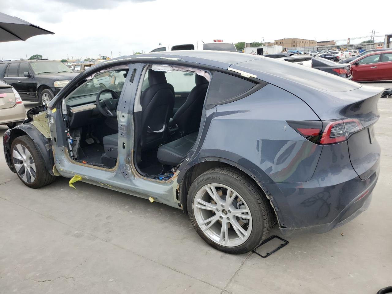 2023 TESLA MODEL Y  VIN:7SAYGDEE7PA105155