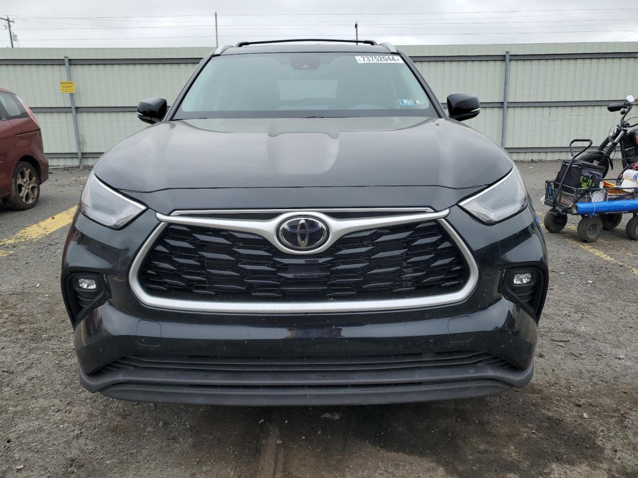 2022 TOYOTA HIGHLANDER XLE VIN:5TDGZRBH6NS591676