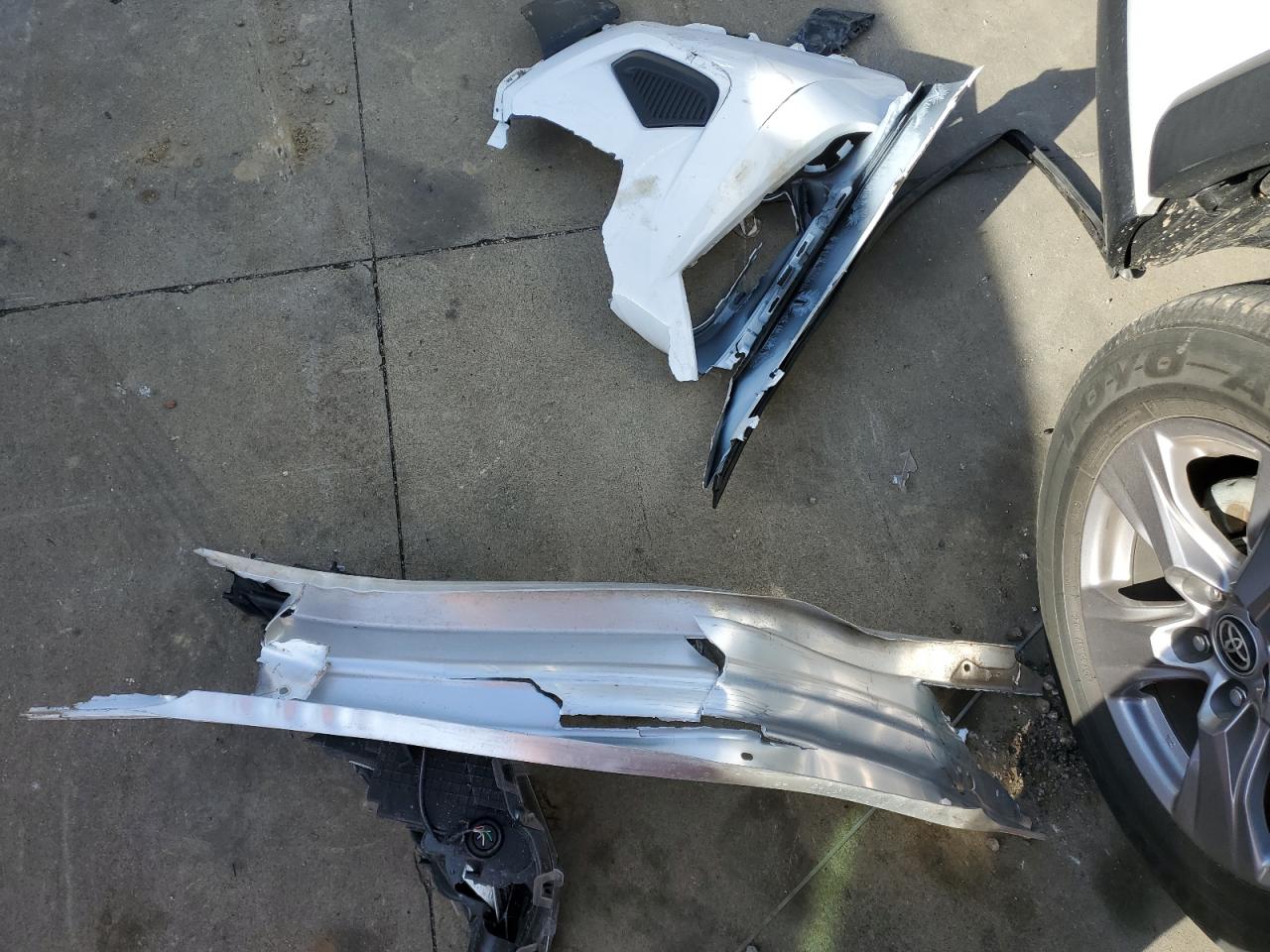 2022 TOYOTA RAV4 XLE VIN:2T3W1RFV6NC203820