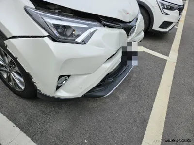 2017 Toyota RAV4 VIN: