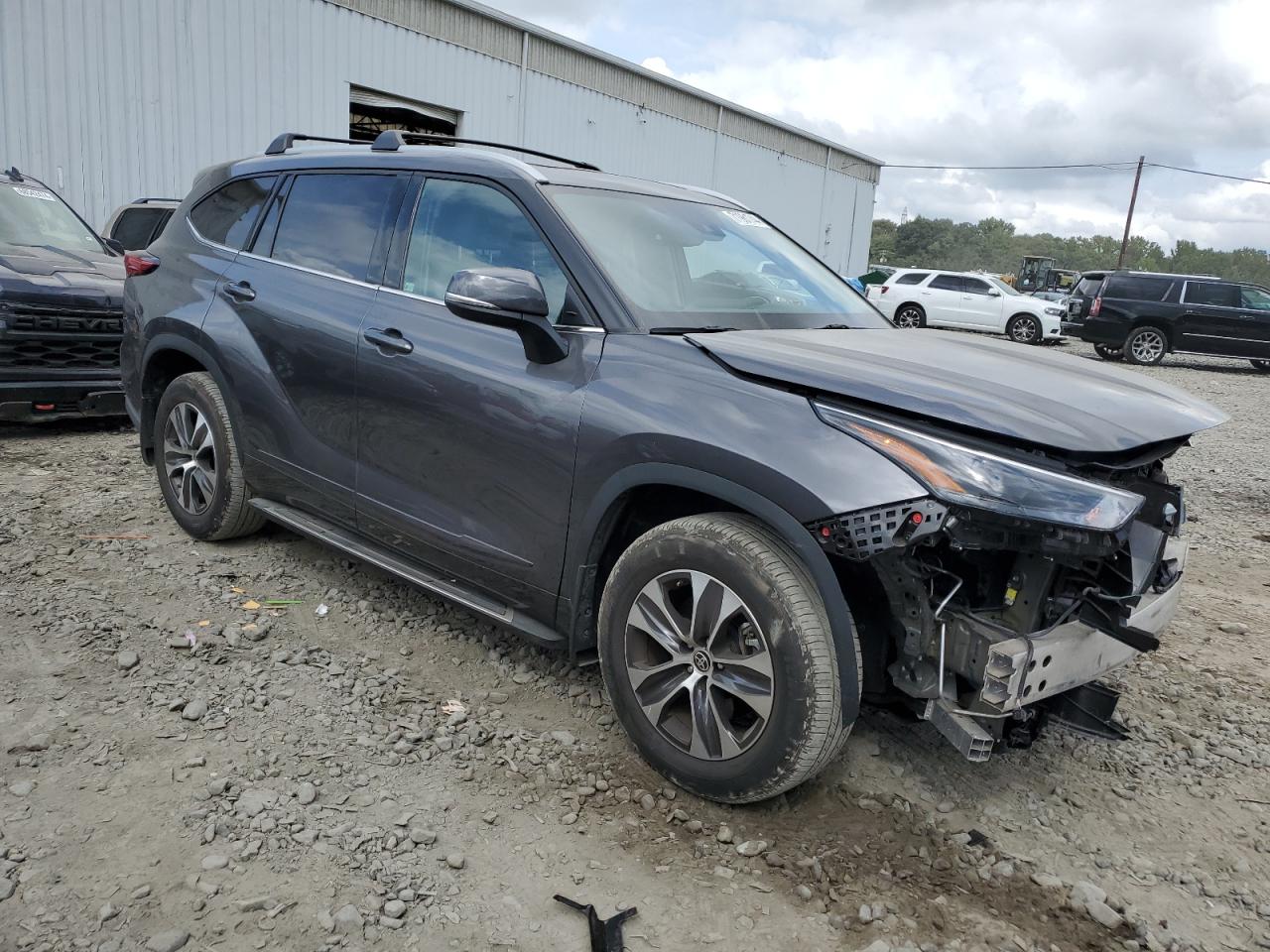 2022 TOYOTA HIGHLANDER XLE VIN:5TDHZRBH4NS217040