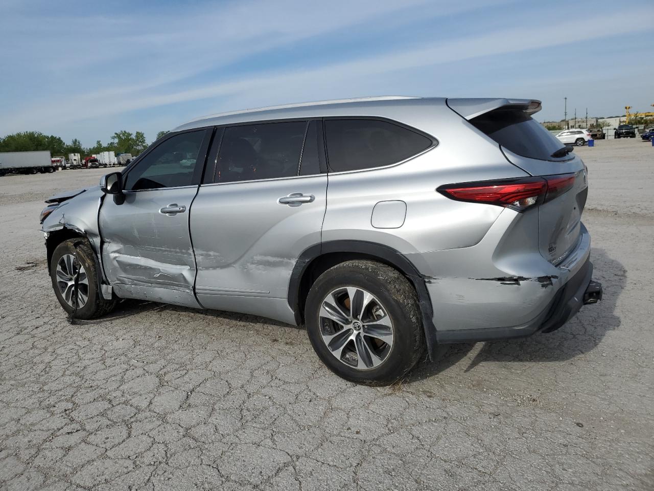 2022 TOYOTA HIGHLANDER HYBRID XLE VIN:5TDGBRCH5NS538695