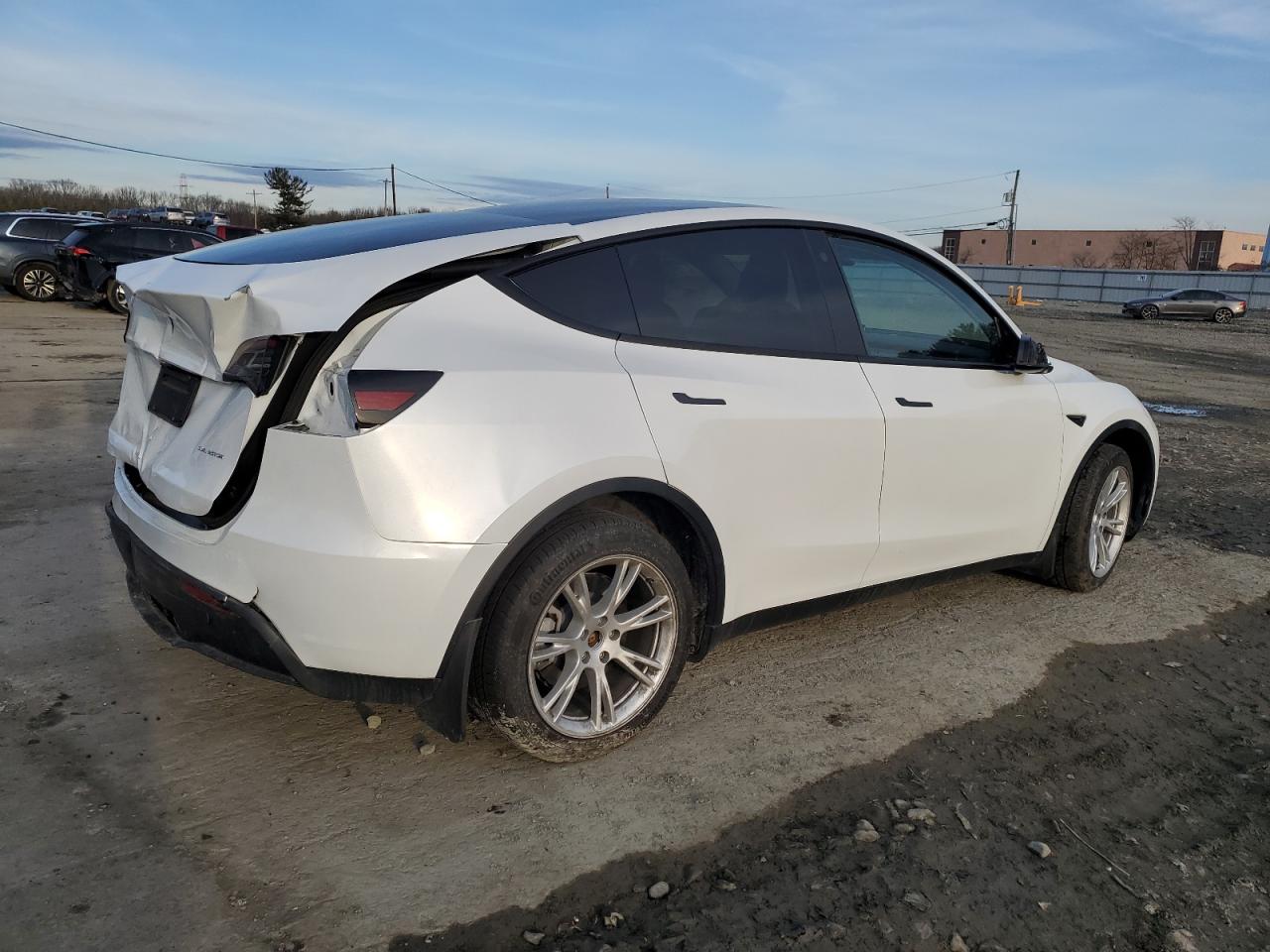 2023 TESLA MODEL Y  VIN:7SAYGDEE2PA099975