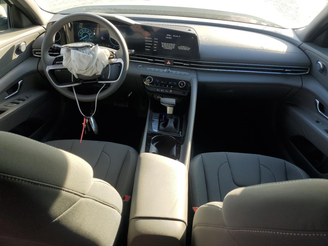 2024 HYUNDAI ELANTRA BLUE VIN:KMHLM4DJ8RU104409