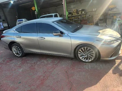 2019 Lexus ES 300 VIN: