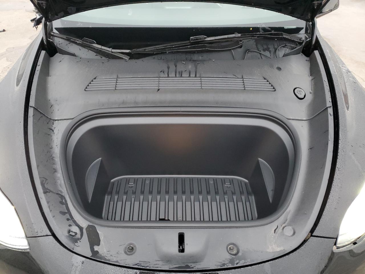 2024 TESLA MODEL Y  VIN:7SAYGDED0RA316532