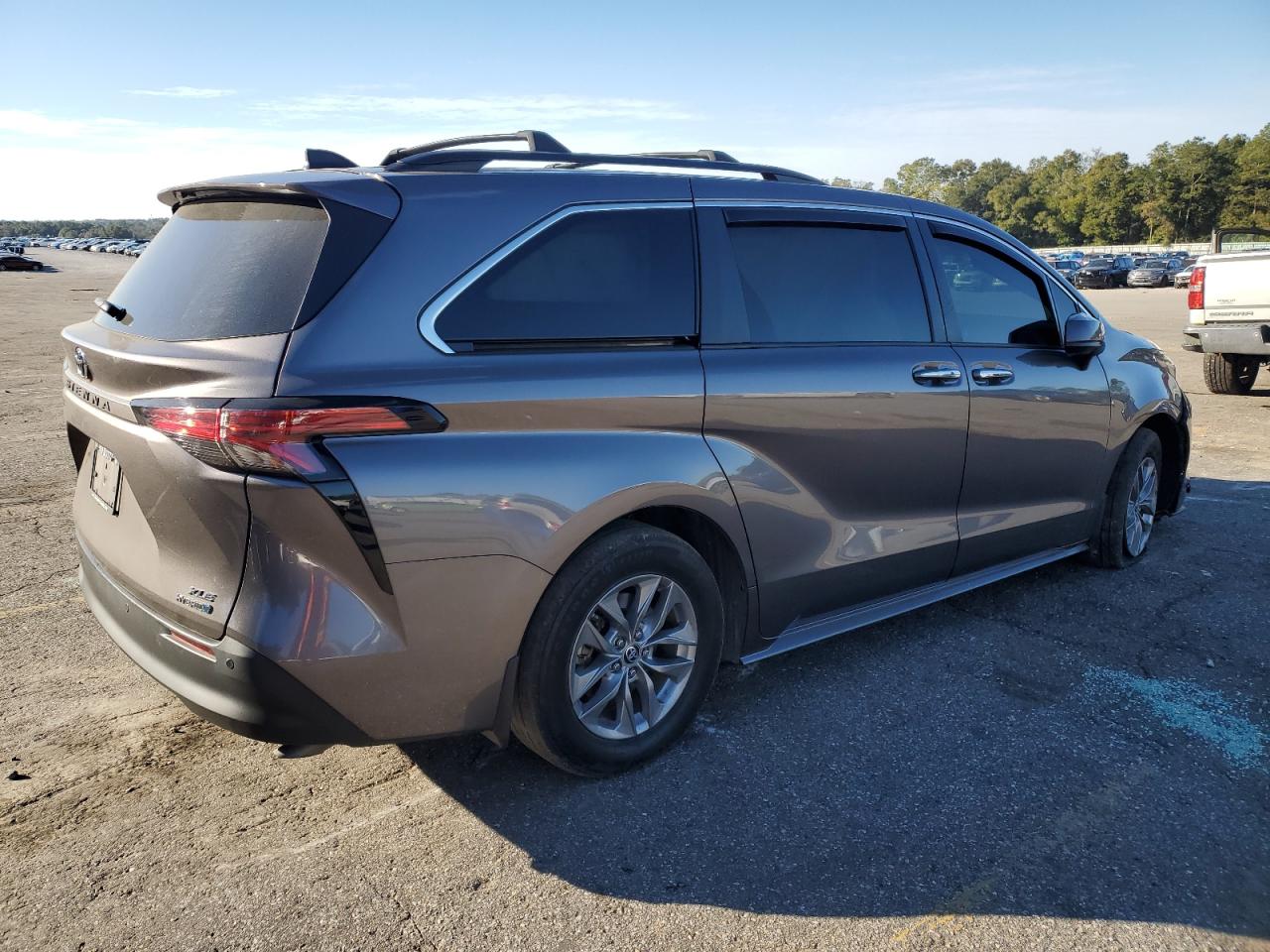 2022 TOYOTA SIENNA XLE VIN:5TDYRKEC1NS098418