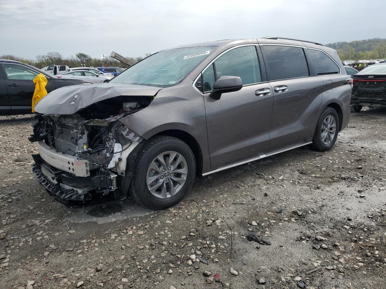2022 TOYOTA SIENNA XLE VIN:5TDJSKFC5NS062123
