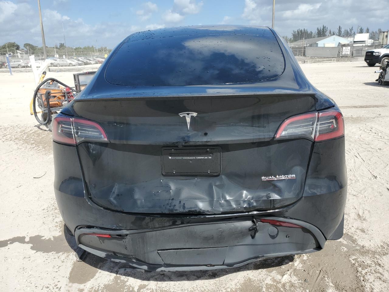 2023 TESLA MODEL Y  VIN:7SAYGDEF4PF977952