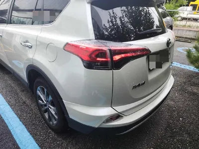 2018 Toyota RAV4 VIN: