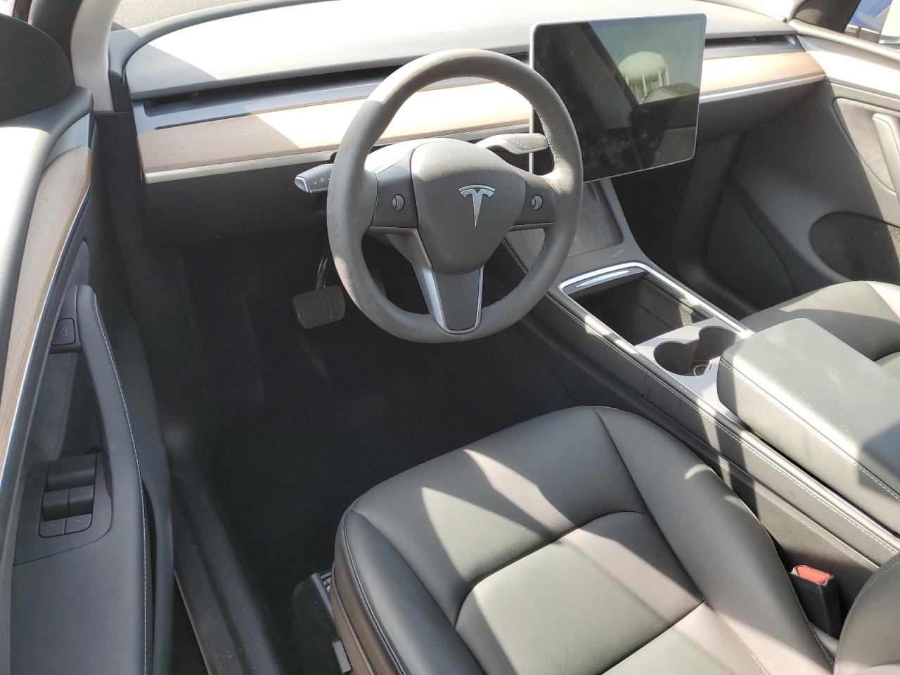 2024 TESLA MODEL Y  VIN:7SAYGDEEXRA237216