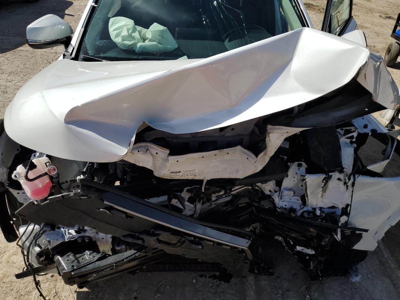 2022 TOYOTA COROLLA CROSS XLE VIN:7MUDAABG0NV002923