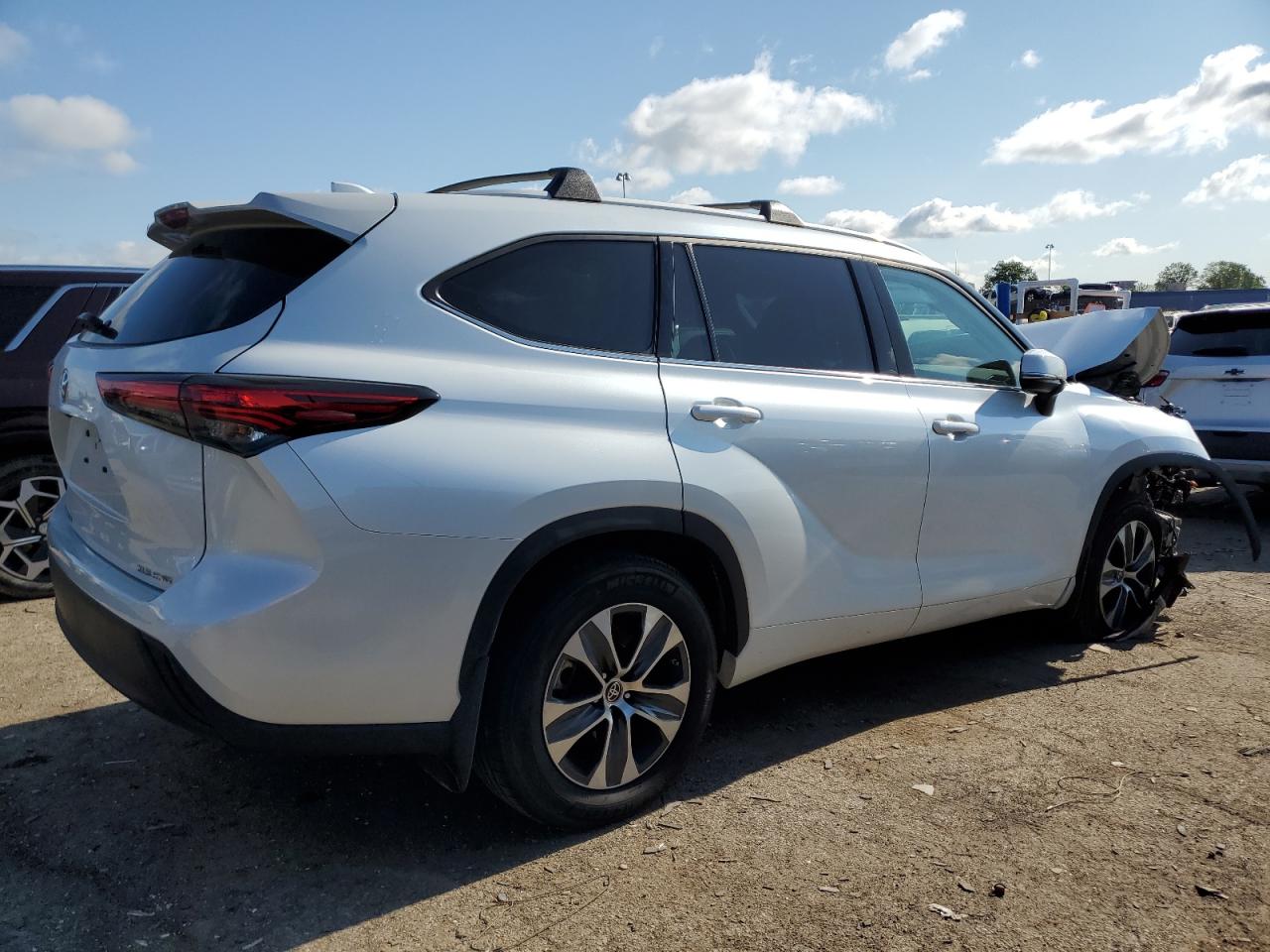 2022 TOYOTA HIGHLANDER XLE VIN:5TDHZRBH2NS246276