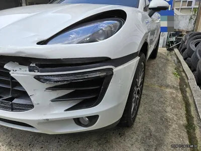 2016 Porsche Macan VIN: